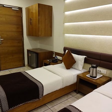 Hotel Bait Inn Αχμπανταμπάντ Εξωτερικό φωτογραφία