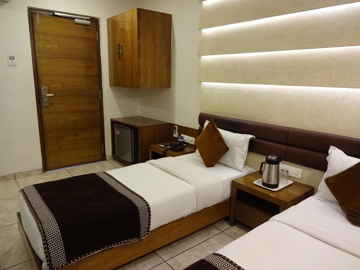 Hotel Bait Inn Αχμπανταμπάντ Εξωτερικό φωτογραφία
